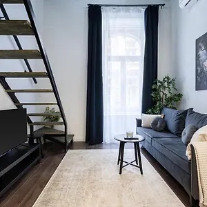 E41 - Trendy Boutique - Prime Spot By Bqa Budapest